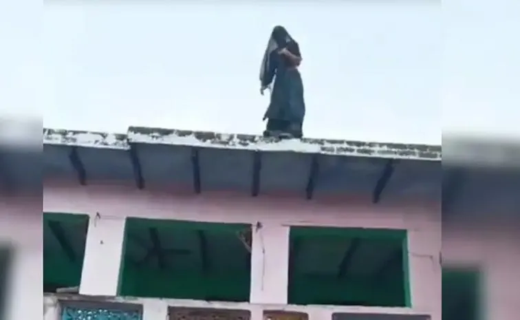 UP husband Challange Wife to Jumps Off Roof Video Viral