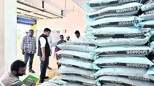 ఎరువులు అధిక ధరలకువిక్రయిస్తే చర్యలు