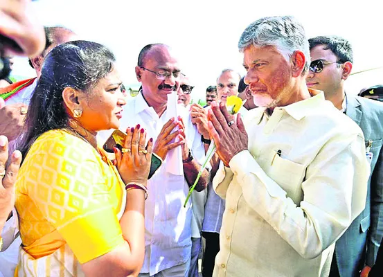 ముఖ్యమంత్రికి ఘన స్వాగతం