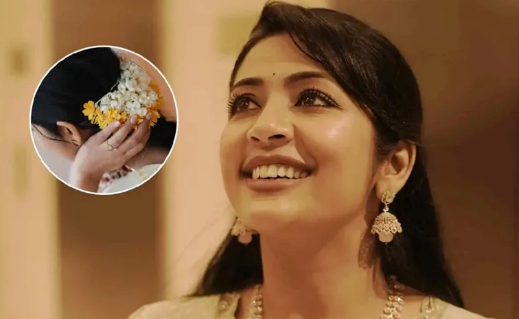 Malayalam actress Navya Nair fine for carrying a jasmine gajra
