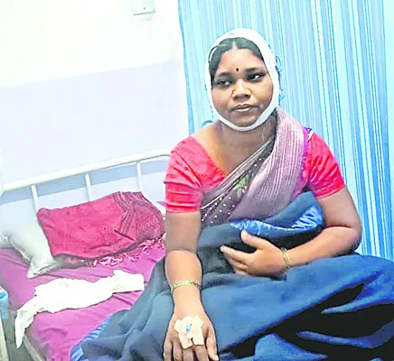కదలికలను గమనించి.. కళ్లలో కారం కొట్టి