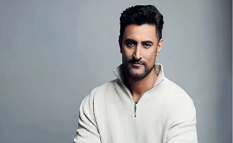 Kunal Kapoor said that he likes clothes that have a natural style
