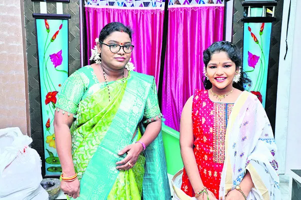 ఆలయానికి వెళ్తూ అనంత లోకాలకు..
