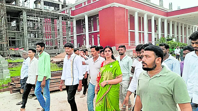 మెడికల్ కళాశాలల ప్రైవేటీకరణ సిగ్గుచేటు
