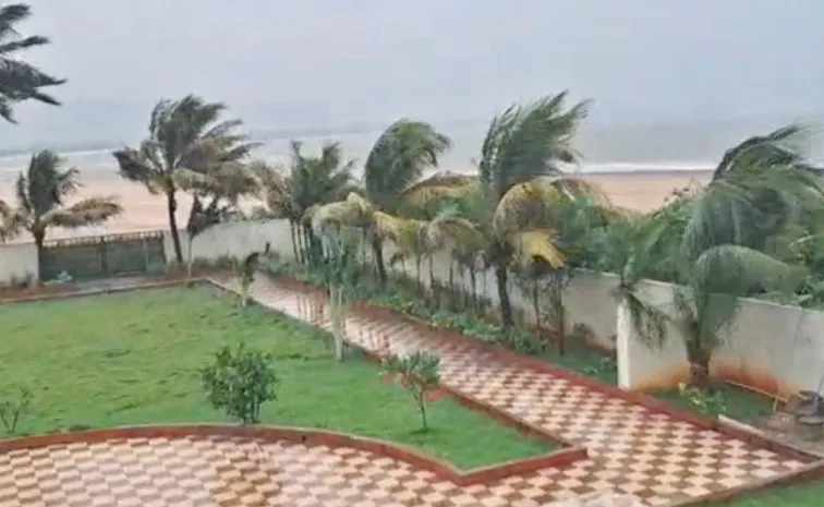 Heavy Rains: Strong winds in Visakhapatnam