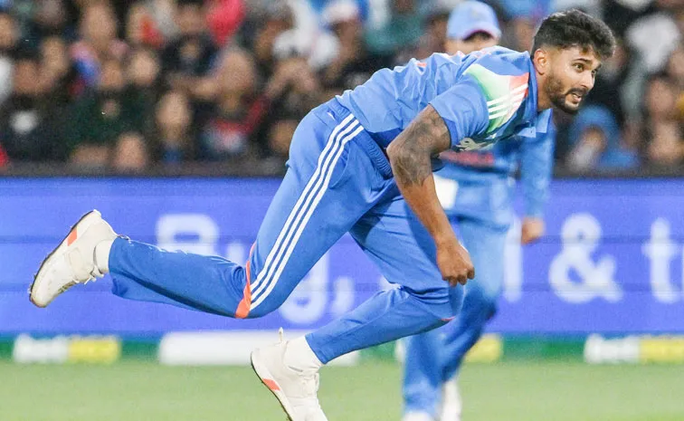 Cant Play with this inept bowling: Kris Srikkanth Slams Team India star