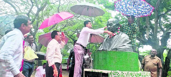 మహనీయుల త్యాగాలు వెలకట్టలేనివి