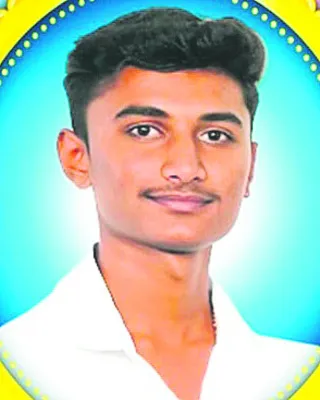 రోడ్డు ప్రమాదంలో యువకుడి మృతి