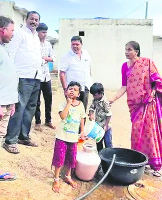 కేసీఆర్ పాయే.. భగీరథ నీళ్లు పోయే!
