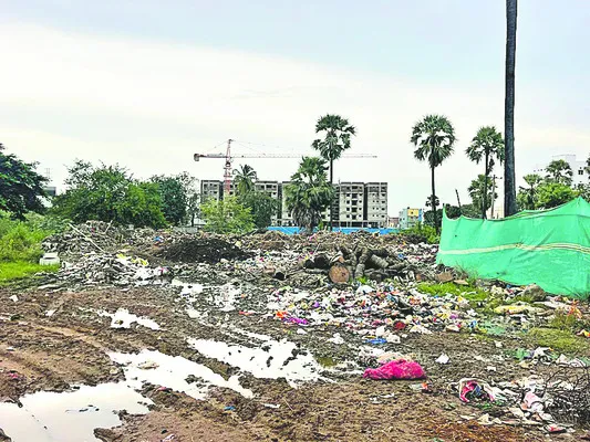 వేడుక ముగిసే.. వ్యర్థాలు మిగిలే