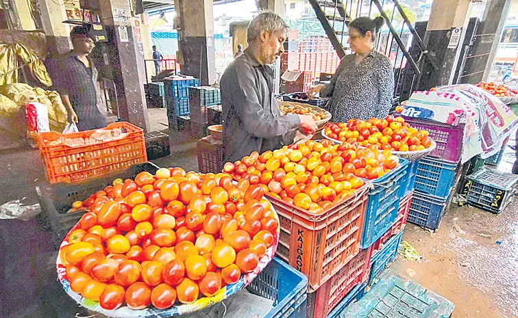 NCCF starts selling tomatoes at subsidised rate in Delhi