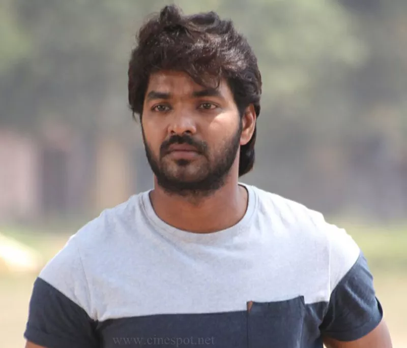 Young Hero injured in Road Accident - Sakshi