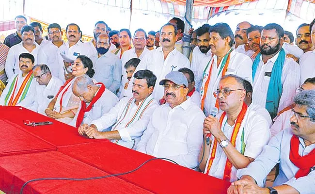 Congress Khammam LS candidate Raghuram Reddy files nomination