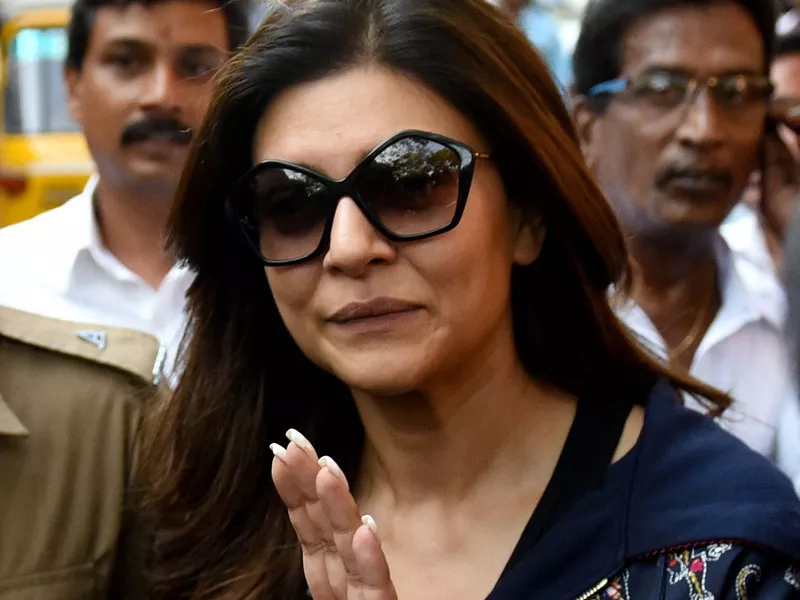 Sushmita Sen appear in Chennai court