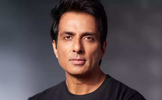 Bollywood Actor Sonu Sood Tweet Goes Viral After Whatsup Retrieved