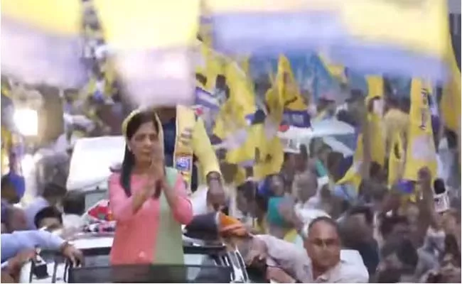 Sunitha Kejriwal Comments At West Delhi Road Show