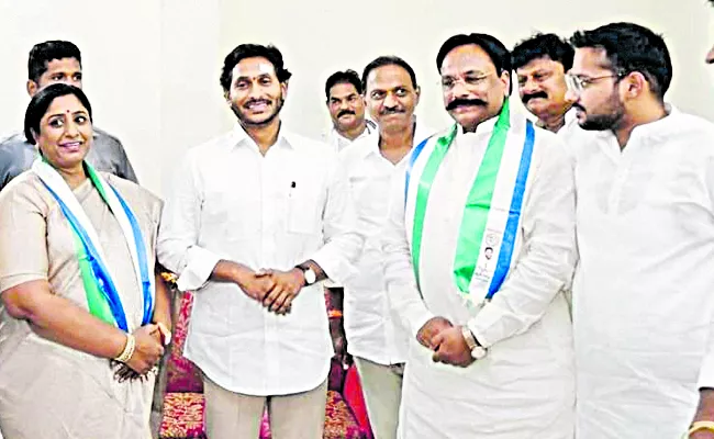 Veerashiva Reddy joined YSRCP in the presence of CM