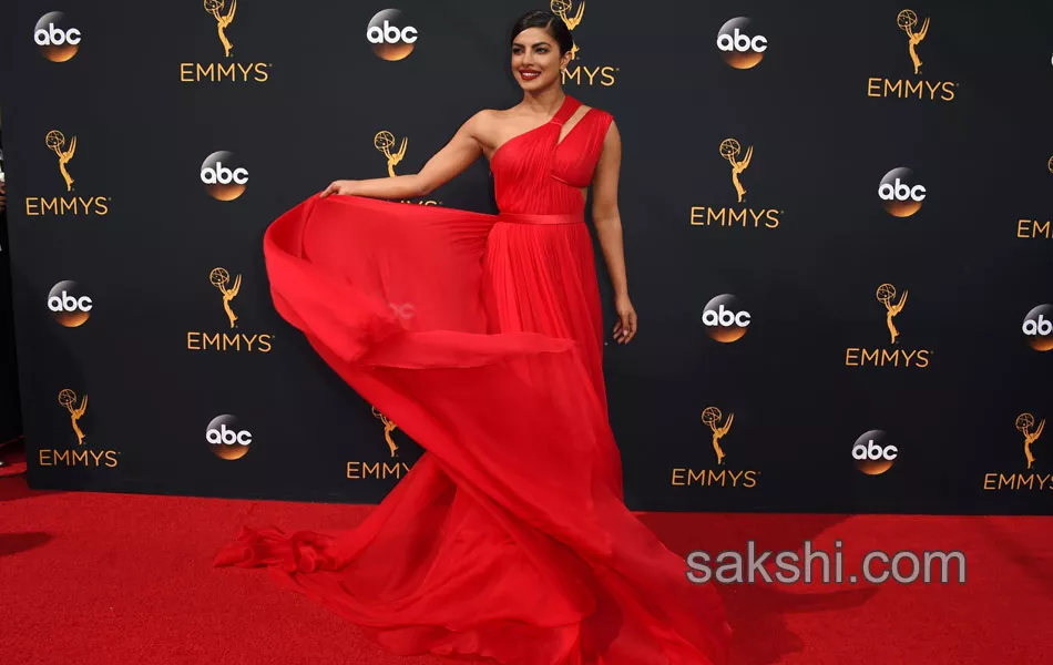 Priyanka chopra presents Emmy Awards