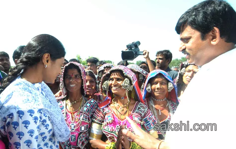 YS Sharmila paramarsayatra second day - Sakshi