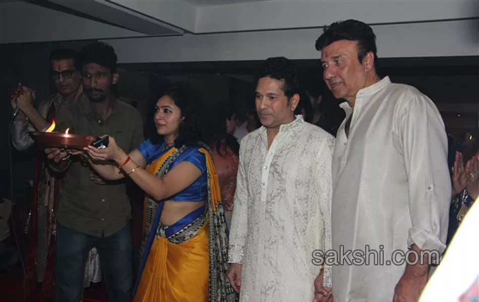 sachin tendulkar and jeetendra attend jagarata at anu malik house - Sakshi