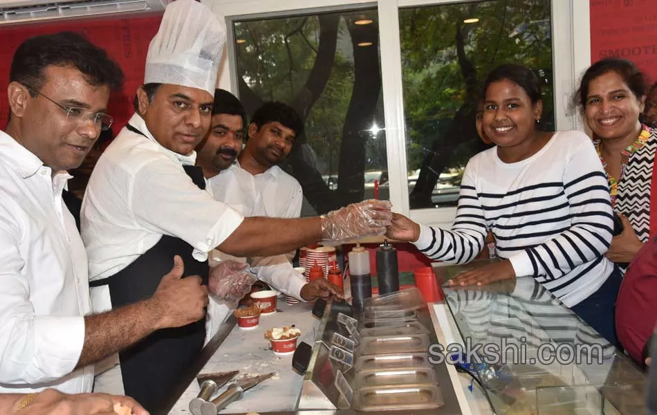 Telangana CM son KTR sells icecream for his party - Sakshi