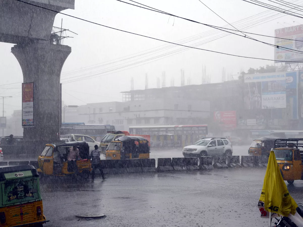 Heavy Rains in Hyderabad Photo Gallery - Sakshi