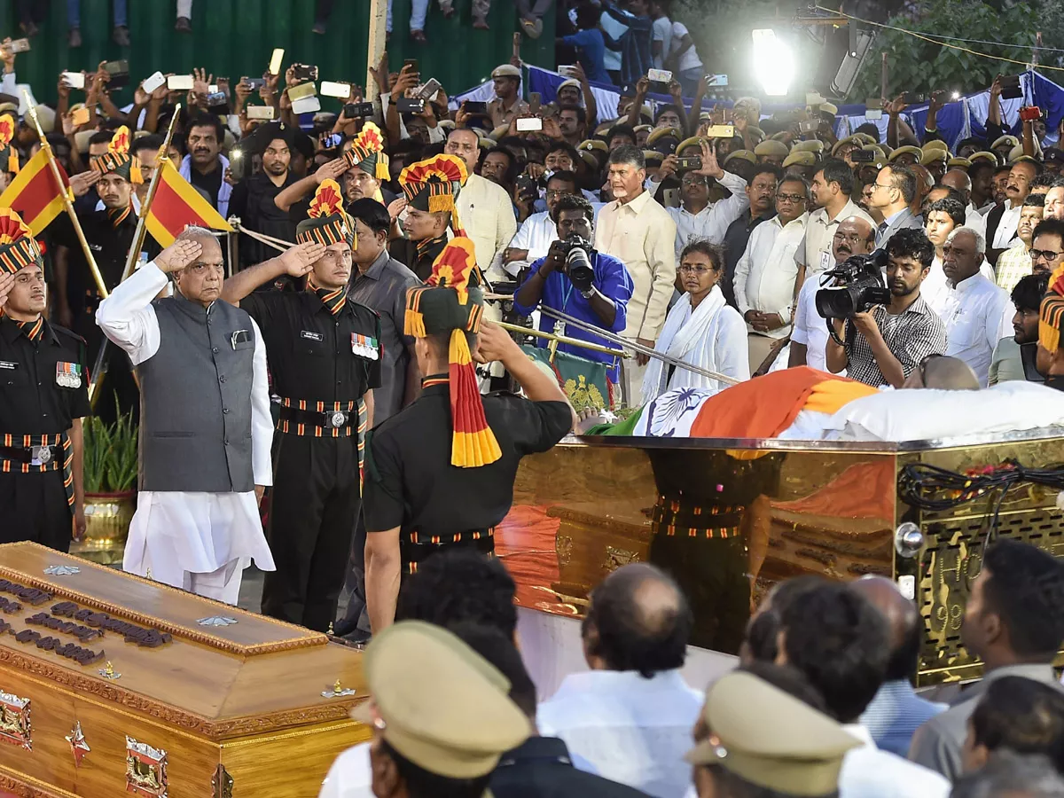 M Karunanidhi Final Rites Chennai Merina Beach Photo Gallery - Sakshi