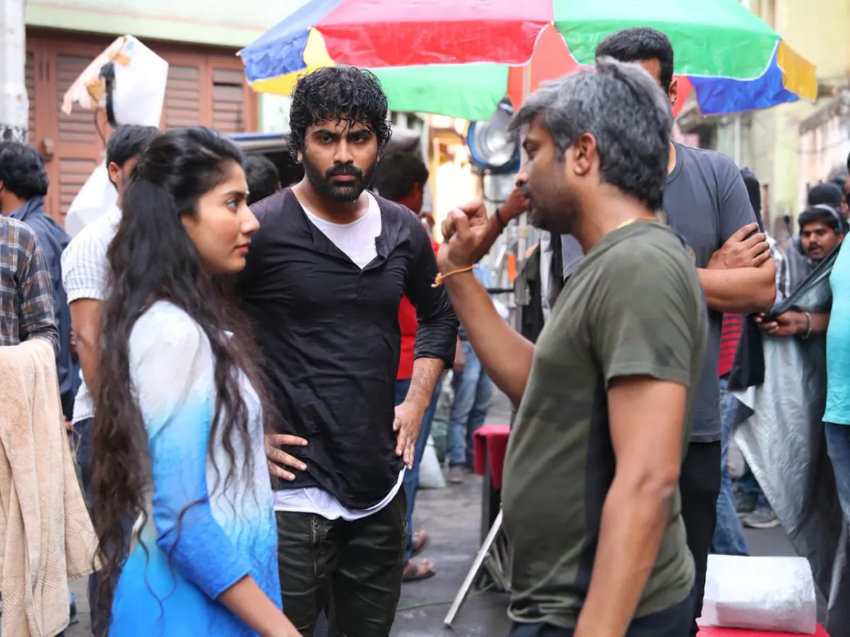 Padi Padi Leche Manasu Movie Working Stills - Sakshi