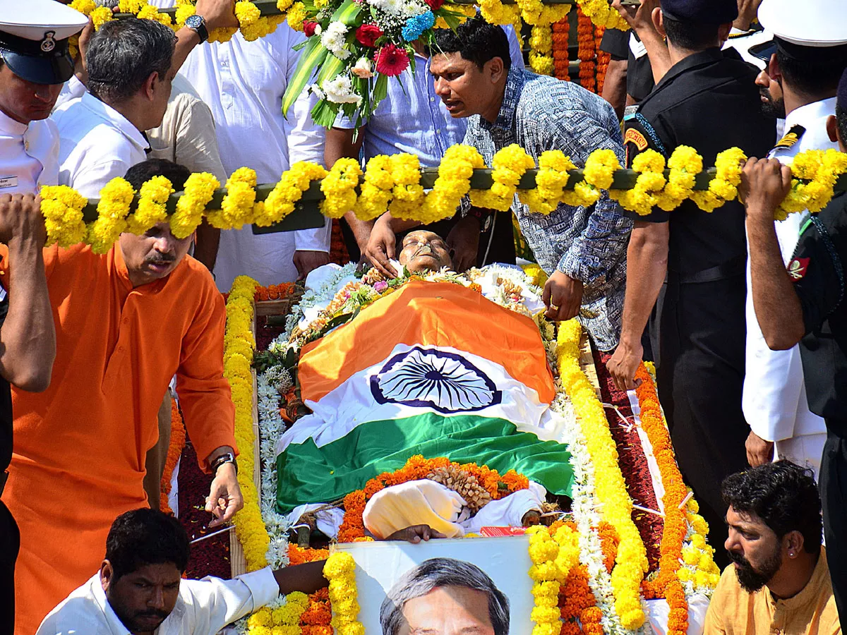 Manohar Parrikar during his funeral in Panaji Photo Gallery - Sakshi