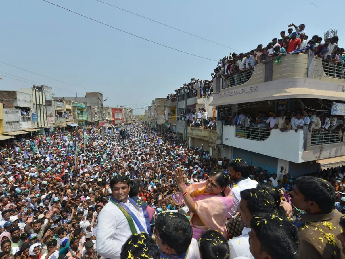 YS Vijayamma public meeting at Sompeta Photo Gallery - Sakshi