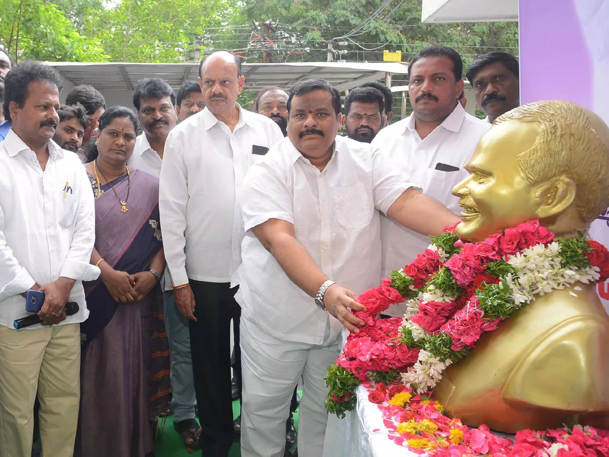 YSR 70th Birth Anniversary Celebrations At Lotus Pond Photo Gallery - Sakshi