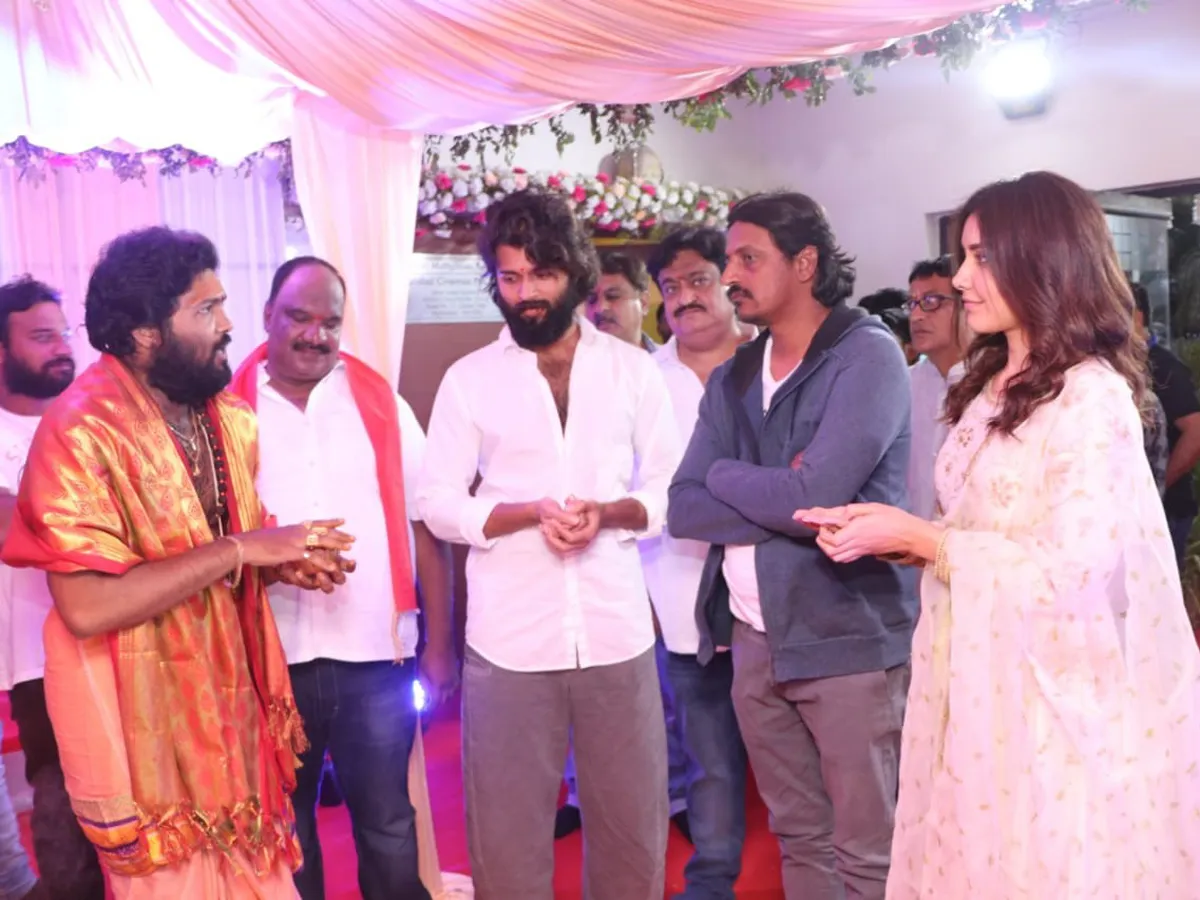 Vijay Deverakonda And Raashi Khanna Ganesh Celebrations At Asian Group Office Photo Gallelry - Sakshi