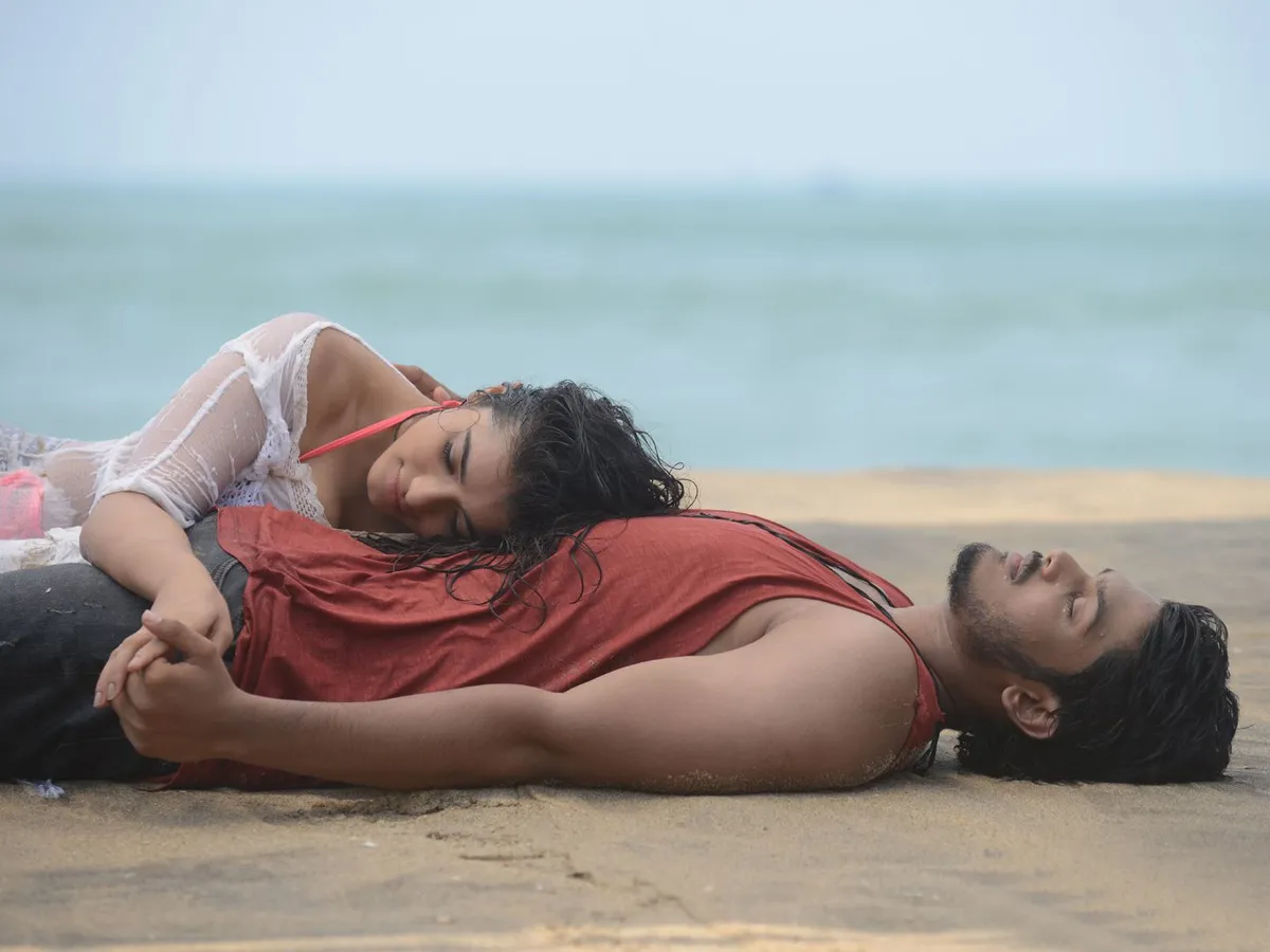 romantic movie stills Photo Gallery - Sakshi