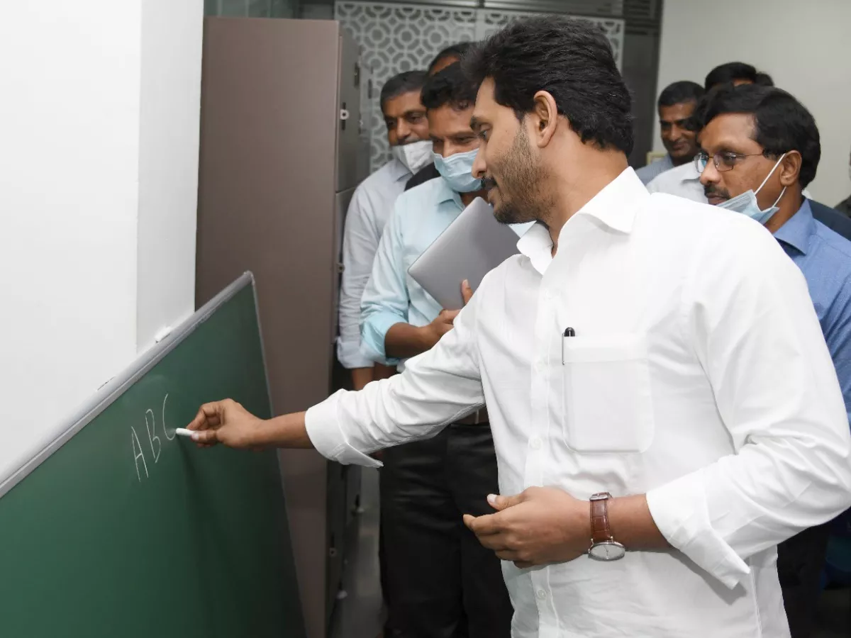 CM YS Jagan On Nadu Nedu Education Review Meeting Program Govt Schools Photo Gallery - Sakshi