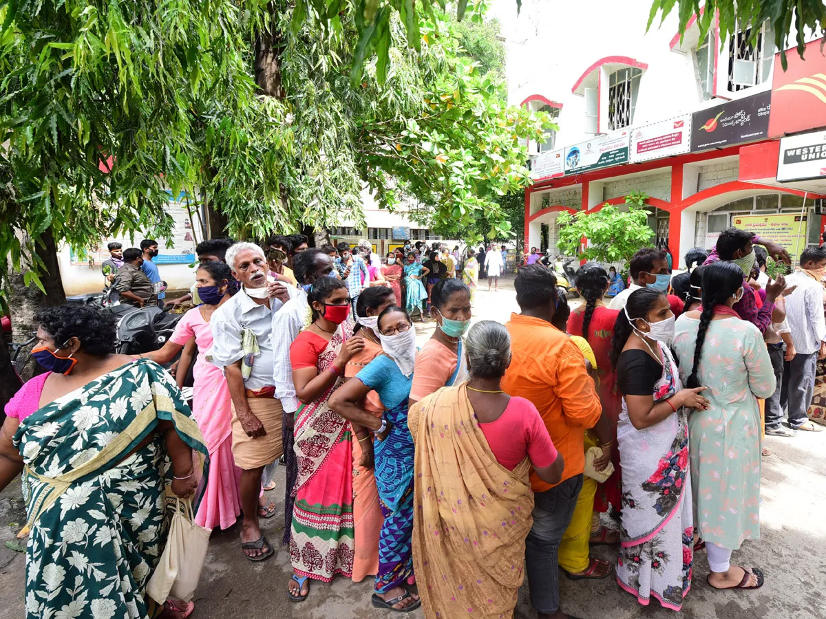 Heavy Rush in Tirupati Roads Photos Gallery - Sakshi