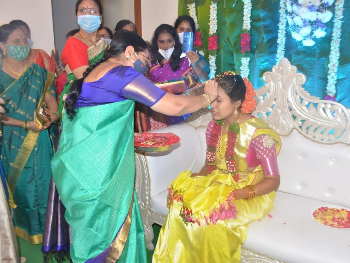 Cm Kcr Adopted Daughter Prathyusha Wedding Pictures - Sakshi