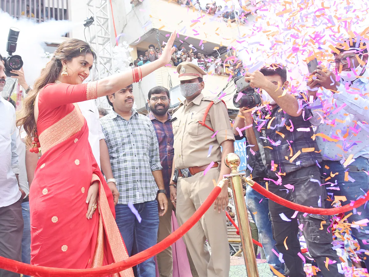 Keerthy Suresh Launches CMR Shopping Mall In Mancherial - Sakshi