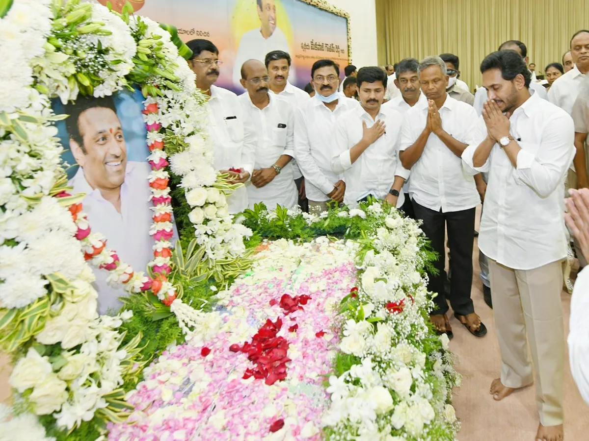 CM YS Jagan Pays Homage to Mekapati Goutham Reddy Photo Gallery - Sakshi