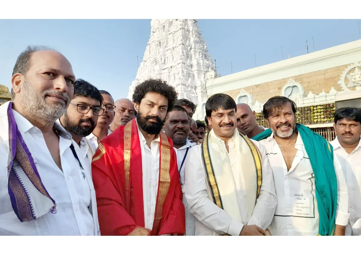 Nandamuri Kalyan Ram Visits Tirumala Tirupati Temple photo Gallery - Sakshi