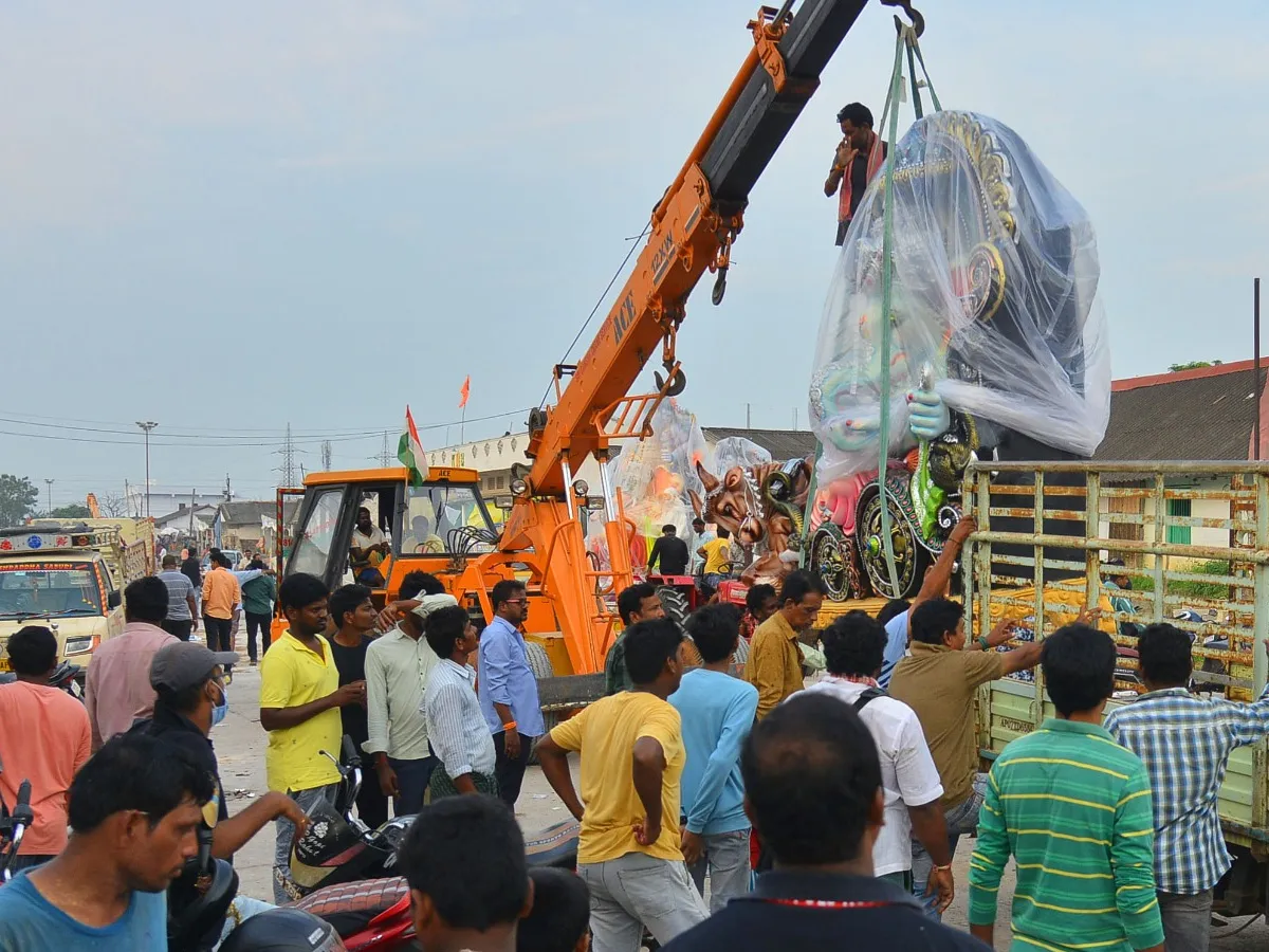 People carry idols of Ganesha on a truck ahead of Ganesh Chaturti festival Photo Gallery - Sakshi