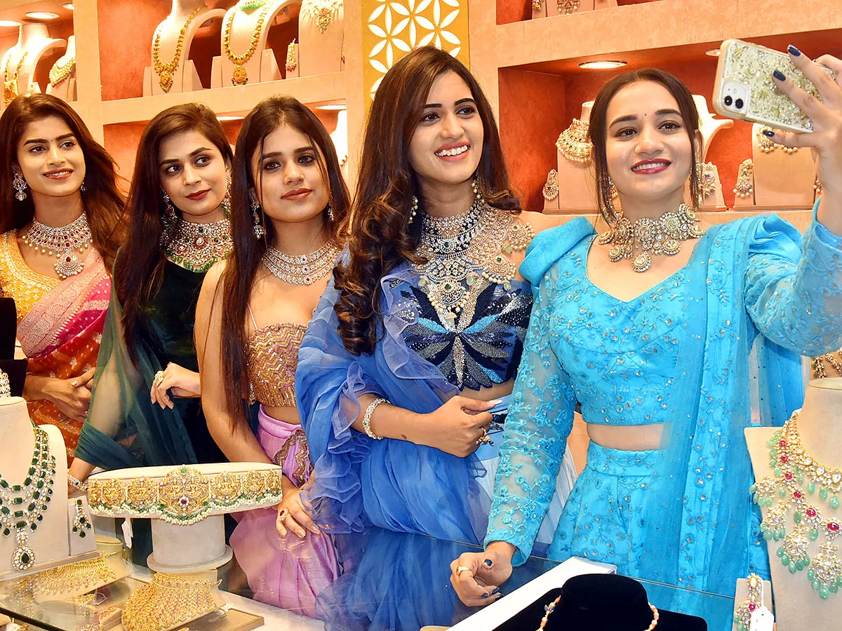 Models At Hi life Bridal Exhibition in Vijayawada - Sakshi