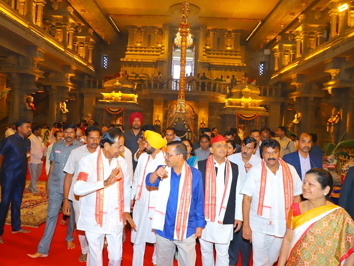 CM KCR Along With Three state CMs Visit Yadadri Sri lakshmi Narasimha Swamy Temple Photos - Sakshi