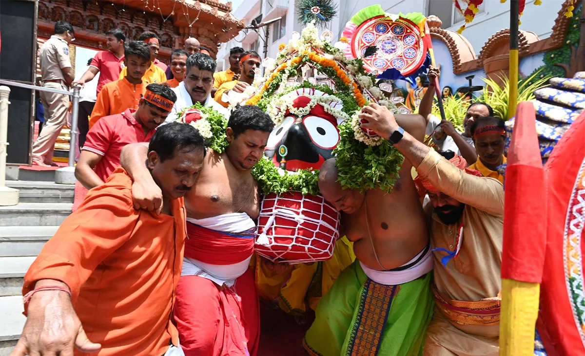 Jagannadh Ratha Yatra in Hyderabad - Sakshi