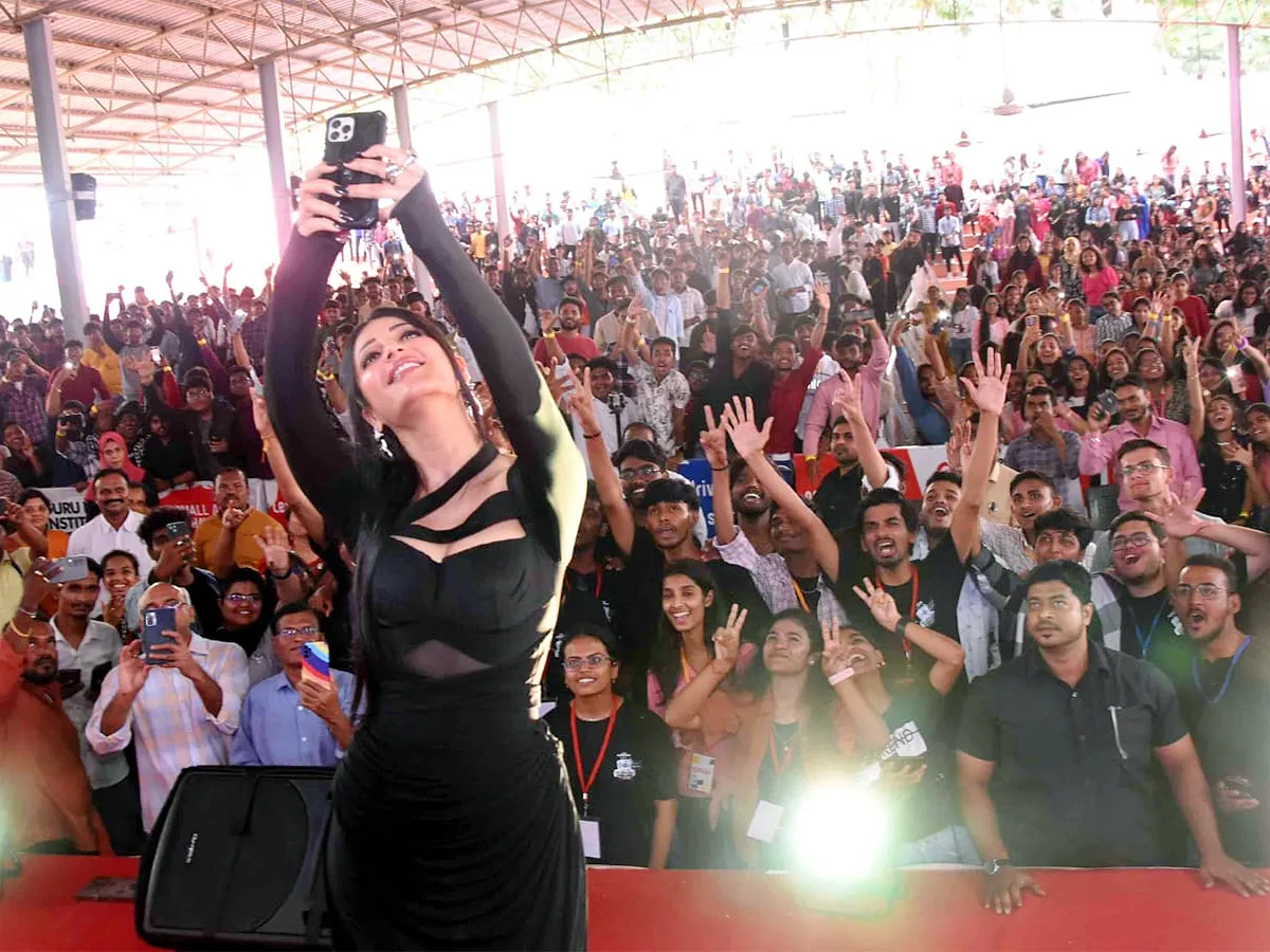 Shruti Haasan At Guru Nanak Institutions Under 25 Youth Festival - Sakshi