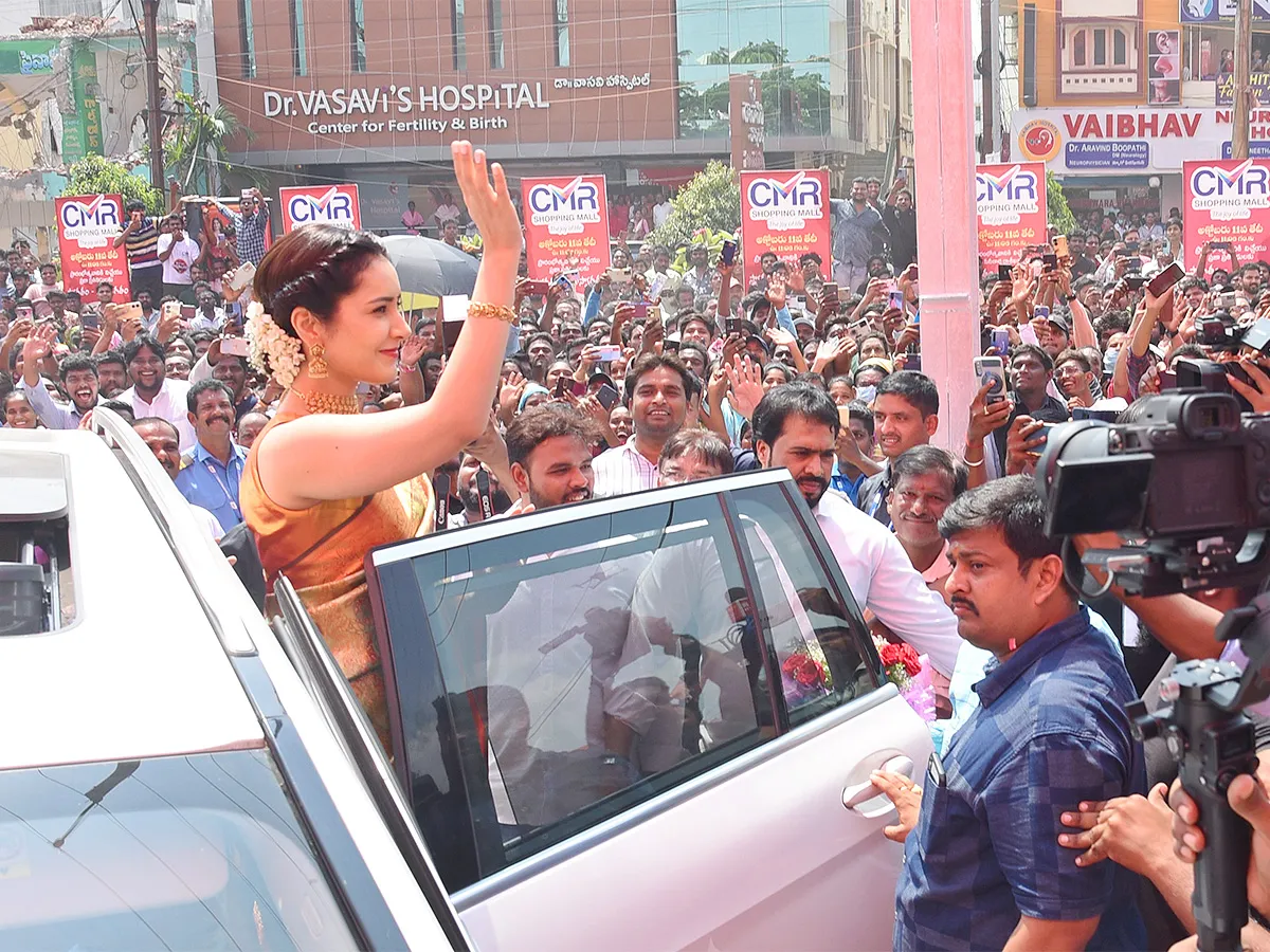 Actress Rashi Khanna Inaugurates CMR Shopping Mall At Hanamkonda - Sakshi