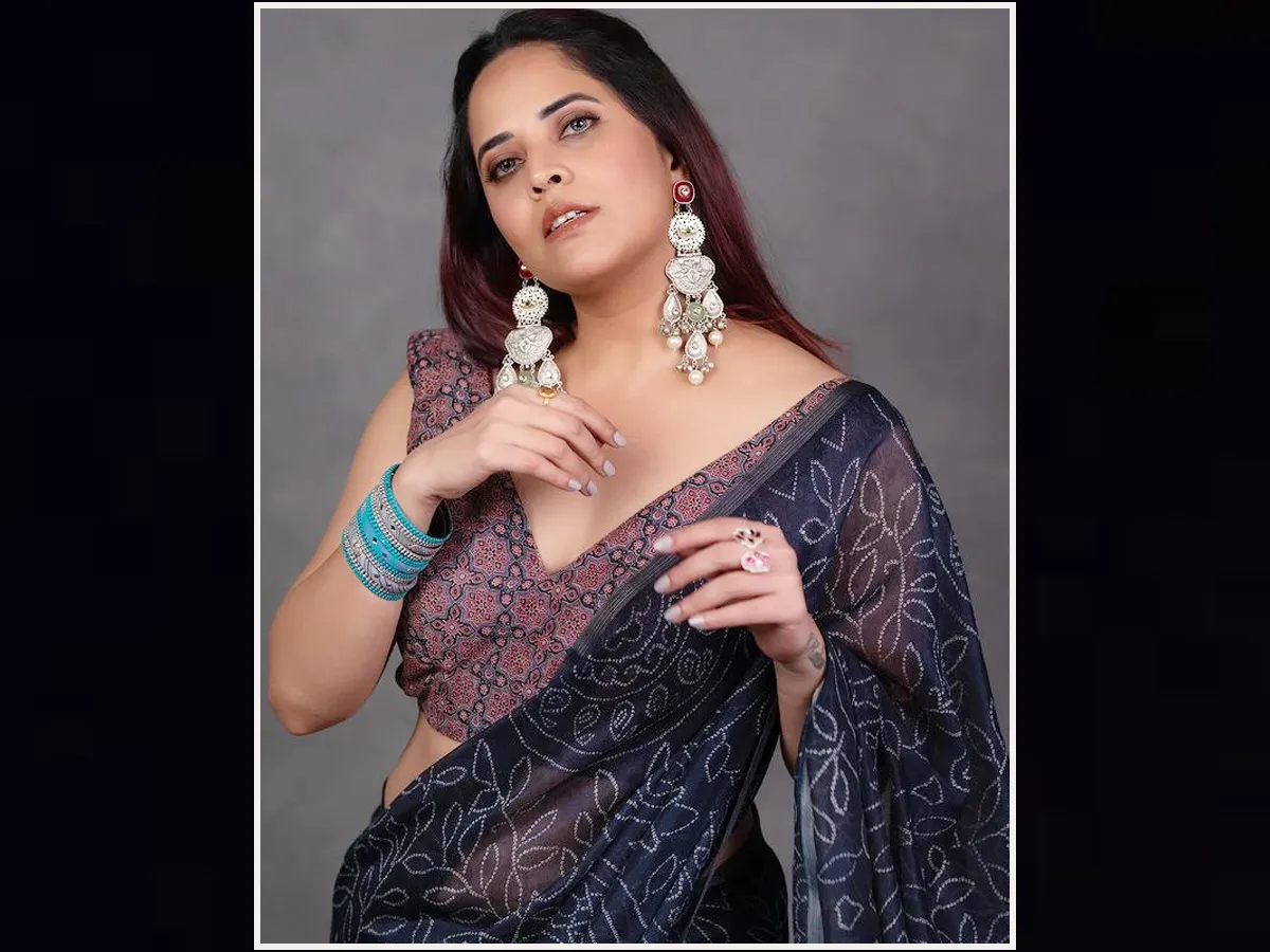 Anasuya Bharadwaj In Traditional Attire - Sakshi