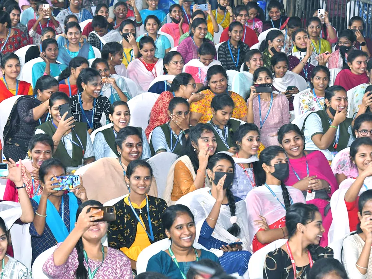 Jagananna Vidya Deevena at Bhimavaram Photos - Sakshi