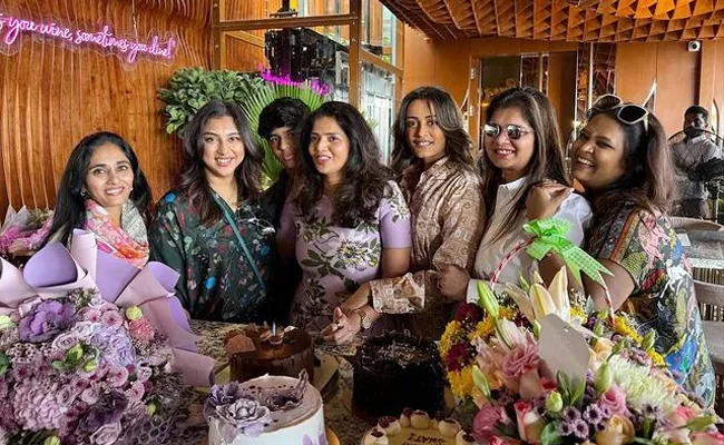 Namrata Shirodkar Enjoying Birthday Party With Her Friends Photos Viral  - Sakshi