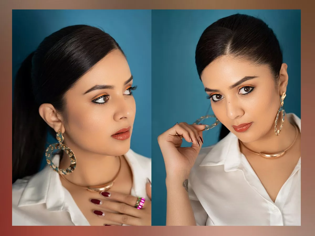 Anchor Sreemukhi Beautiful Photos - Sakshi