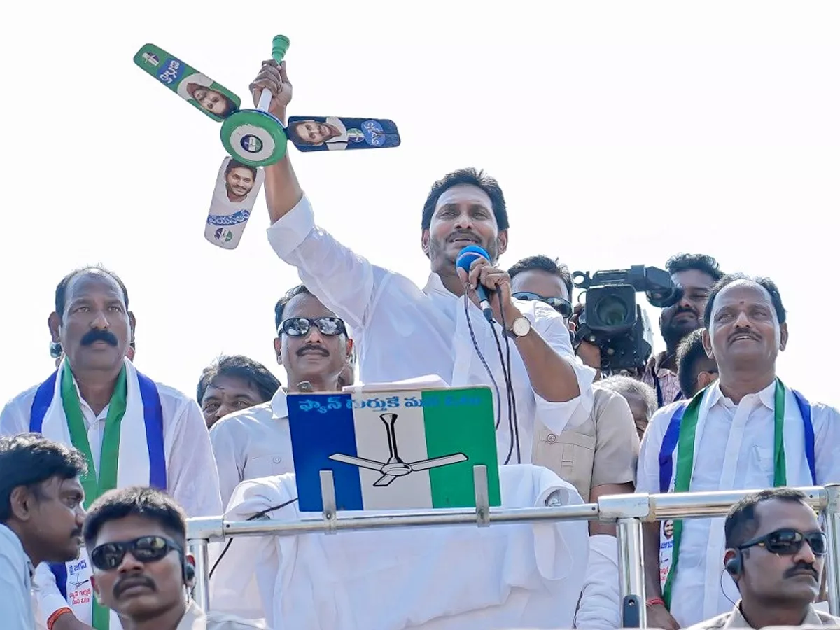 CM YS Jagan Public Meeting at Payakaraopeta Photos